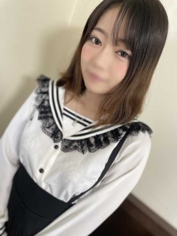 FC2初出演！お小遣い欲しさにハメ撮り承諾！超絶可愛い小柄な美女に流れで押し切り中出し慣行【素人無修正・特典付き】