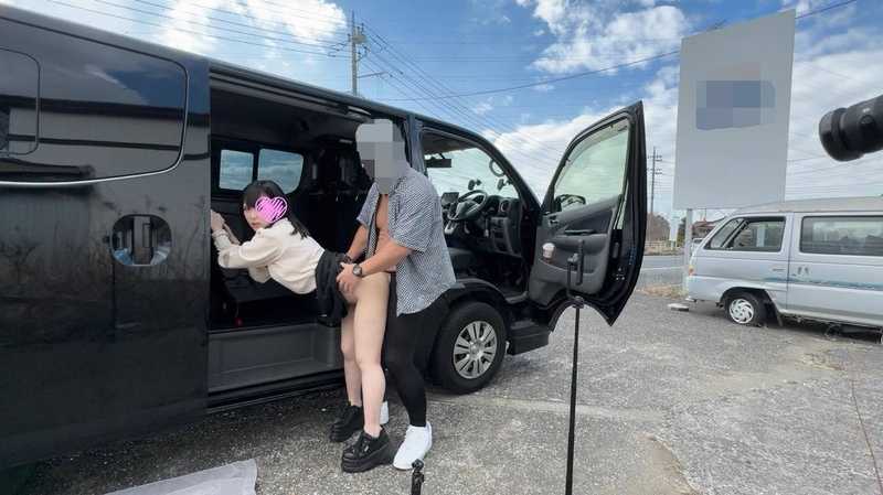 Completely exposed! An 18-year-old female college student currently working at a super famous maid cafe! ! First outdoor sex, on a side street where pedestrians are coming and going 1m away, I collapse continuously! NTR, betrayal, second round of creampie