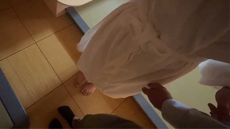 反省してます、、【半年前まで未経験】彼氏持ち19歳スレンダー美女を目の前に”衝動”を抑えきれませんでした、、※レビュー限定特典