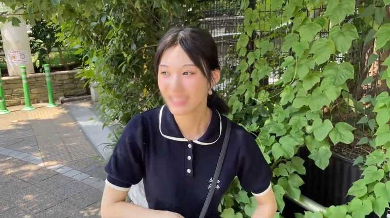 初撮※おしとやかで清純な楓ちゃんが、中年オヤジに好きなようにされ、お小遣いの為に我慢して生中出し…※特典お風呂で身体を洗うシーン付き