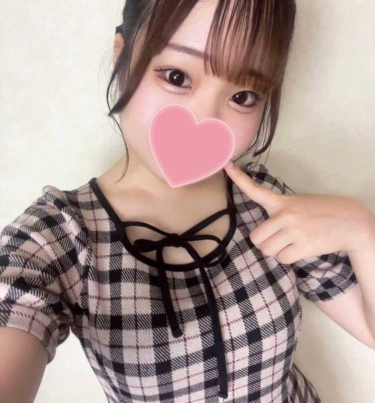 【完全素人】顔も仕草もめっちゃカワイイ18歳♡巨乳Fカップが激しく揺れるピストンで何度もイカせまくる！特典2本有り