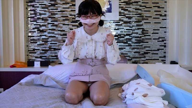 361_【ドキドキ生エッチ解禁】撮影直前に安全日確認→自分でゴム外し挿入も怖く2回目撮り直しで生えっち成功！生ちんぽでいつもと違う快感にハマっちゃう♪幸せ潮吹き絶頂！もこちゃん2nd第1章【海外版】