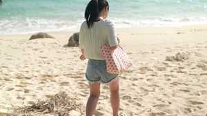 【逆輸入】新人グラドル１８歳　この前飾った週刊マンガ誌の巻頭グラビアと同じ場所でパイズリに潮吹き、生挿入からオナニーまでした永久保存映像。