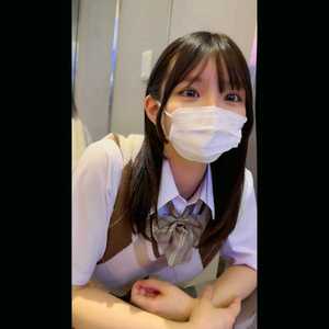 緊急先着4K芸能科卒18歳股下86cm初体験でガチ痙攣溢れ出る程の連続大量膣内中出しで妊娠させた衝撃のスマホ原版【先着高画質特典付き】