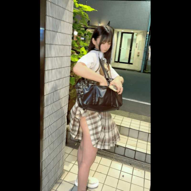 緊急先着4K芸能科卒18歳股下86cm初体験でガチ痙攣溢れ出る程の連続大量膣内中出しで妊娠させた衝撃のスマホ原版【先着高画質特典付き】