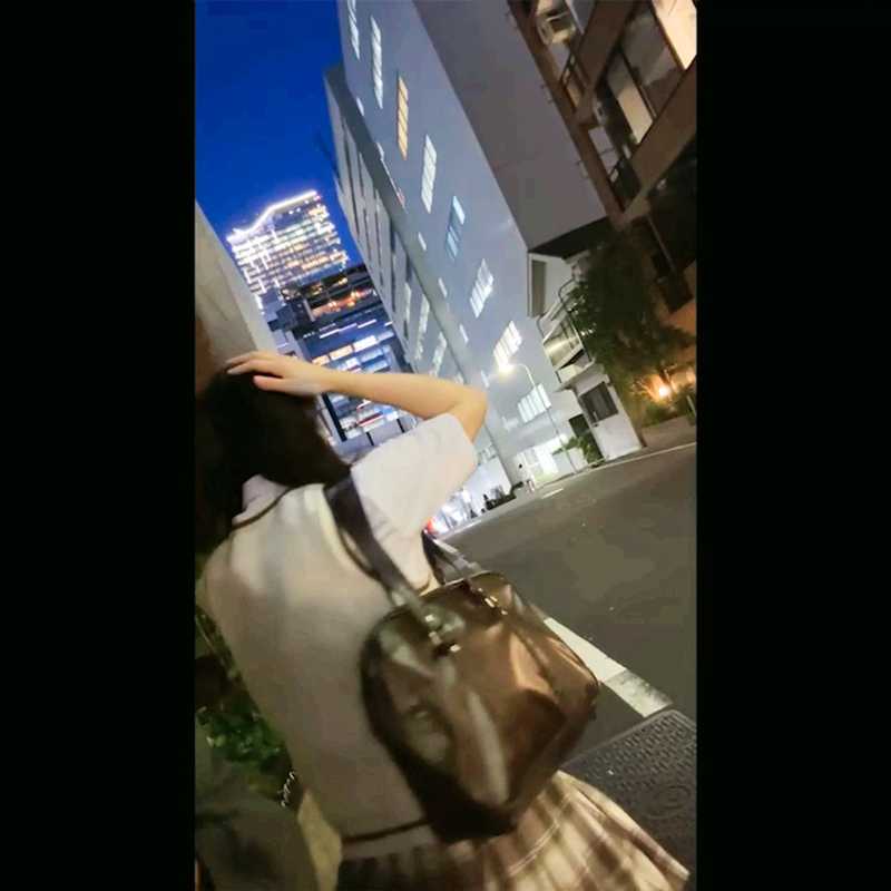 緊急先着4K芸能科卒18歳股下86cm初体験でガチ痙攣溢れ出る程の連続大量膣内中出しで妊娠させた衝撃のスマホ原版【先着高画質特典付き】