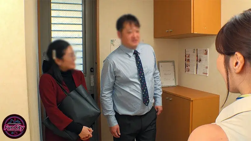 Evil Beauty Massage - I fell for the seductive masseuse who teased me through a thin 1cm cloth... Misono Waka