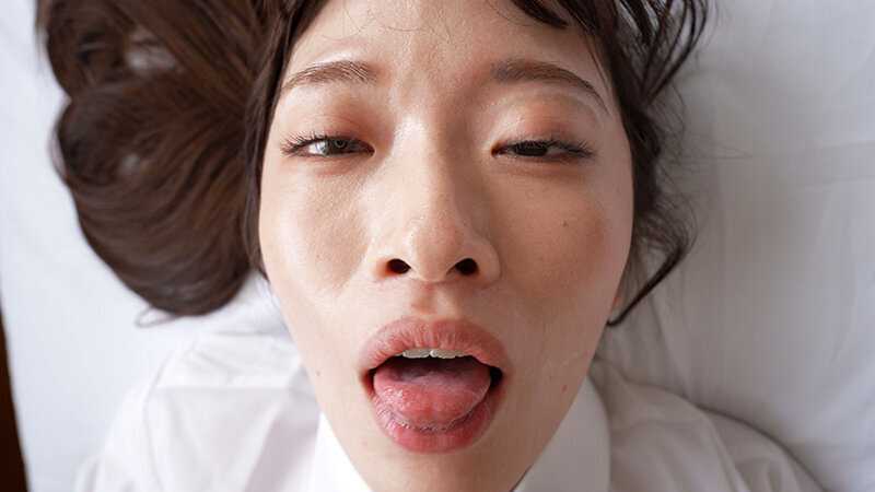 乳首こねくり失禁 敏感乳首を弄ばれて失禁癖がついた地味娘は白目アヘ顔イキが止まらず教室の肉オナホに！ 上坂めい