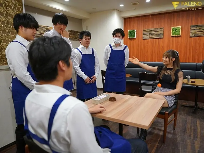 Before her AV debut, Minori Kawana visits her former workplace - a stylish cafe - to show gratitude with her amazing techniques. If she endures for 10 minutes, she gets creampie sex as reward