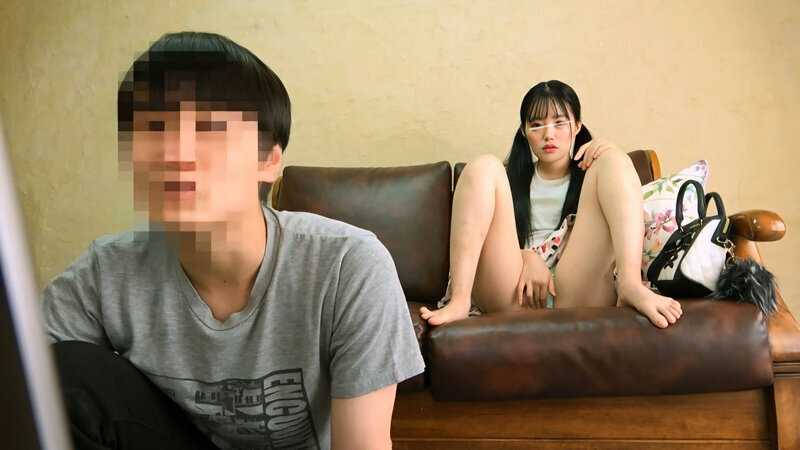 ～幼馴染とAV鑑賞～女だってAV見てたら興奮して自然と股間に手が伸びる！？バレないようにオナニーしながら体をすり寄せ急接近！！！【配信専用Vol.02】