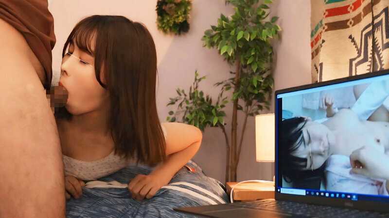 No hands fellatio, sucking on my penis! An erect throbbing penis right before my eyes! AV on the computer screen! The girl gets aroused by the overly stimulating erotic visuals, boosting her excitement![Origin]