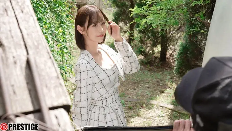 New Face - Prestige Exclusive Debut - Alice Shaku - The Golden 9-Head Body Ratio Beauty. Once you fall into Alice's Wonderland, there's no turning back. Welcome to the enchanting world.