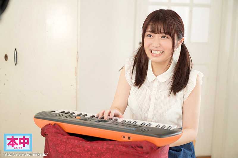 こんにちは、あおちゃんでーす！！ 新人*20歳 反応がとびっきり可愛い天然美少女 約1年ぶりのエッチで中出しAVDEBUT！！ 天野碧