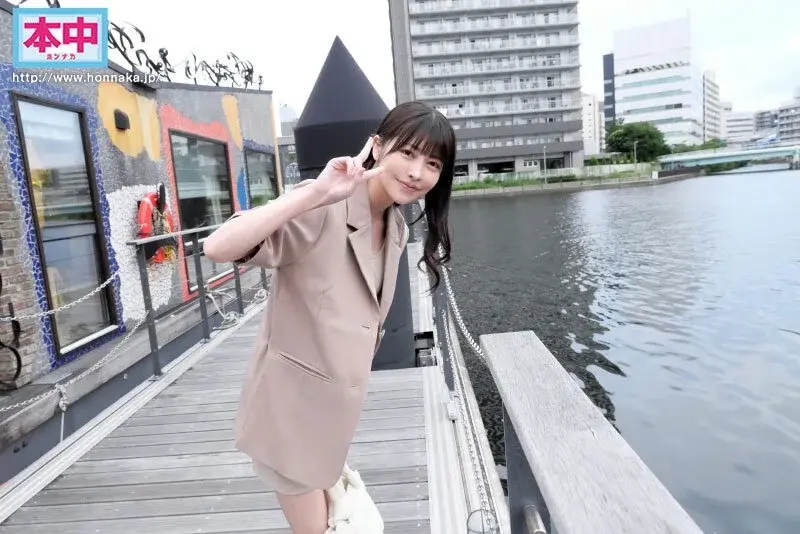 A nightclub hostess who I'd only seen at night invited me on a morning date with her bare face showing. We had intense intimate encounters at a hotel in broad daylight. - Hinako Mori[Origin]