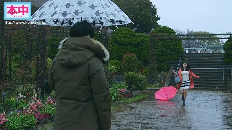 On a rainy day, I met my unforgettable ex-girlfriend after 5 years. She was still as attractive as ever, but it seems she already has a new boyfriend. Just when I felt she had become a distant existence, I repeatedly ejaculated inside her vagina that had just been penetrated by her boyfriend. - Mizuki Yayoi[Origin]