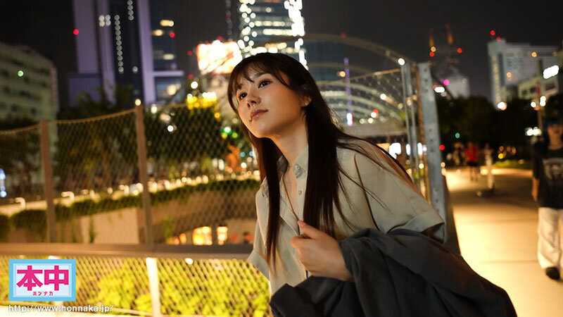 A long-time female friend who is seen as a capable professional at work by both superiors and subordinates confides that she sometimes wishes to show vulnerability. After accompanying her to an izakaya and batting center date, things got heated and we missed the last train, leading to an overnight stay at a love hotel. Tomorrow morning... Mei Ichimarketsu[Origin]