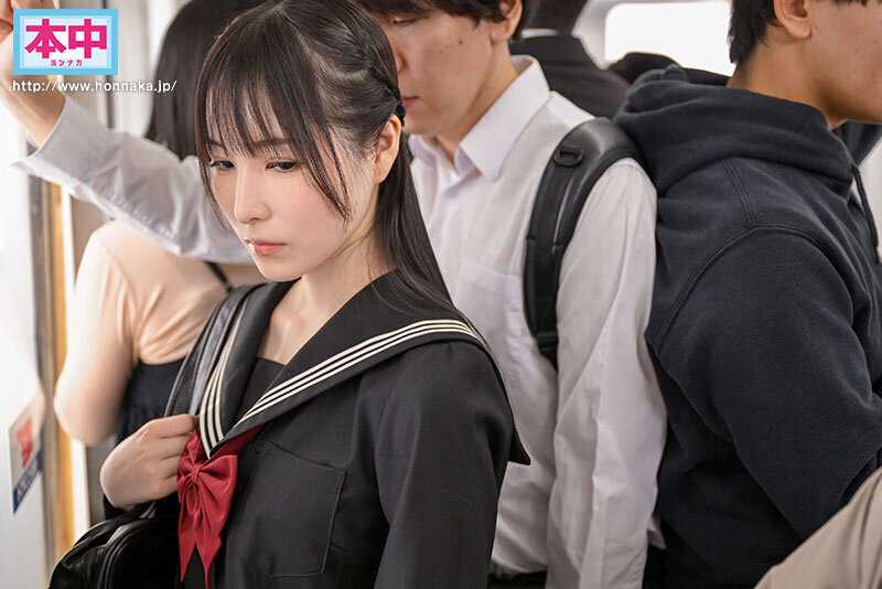 電車通学中、こっそり痴●中出しさせてくれるクラスメイトの香水さん 香水じゅん