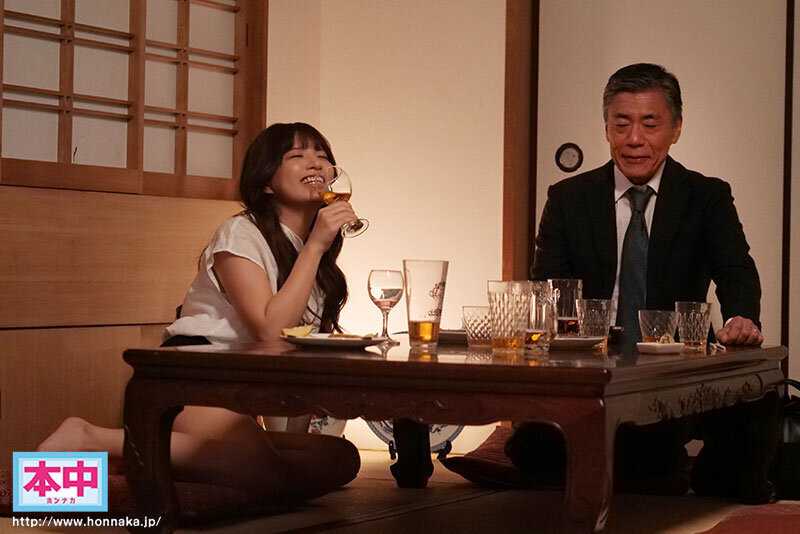 「終電なくなったならウチで休んでいきませんか？」小悪魔部下のすっぴん誘惑に耐え切れず朝まで何度も中出しで搾り取られてしまったオレ（オヤジ上司）…。 根尾あかり