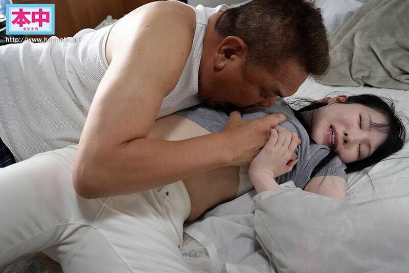 ゴミ部屋に住む引きこもり不潔オヤジの追撃ピストンで何度も中出しされて…異臭と粘着SEXに溺れた女子大生ボランティア 香水じゅん