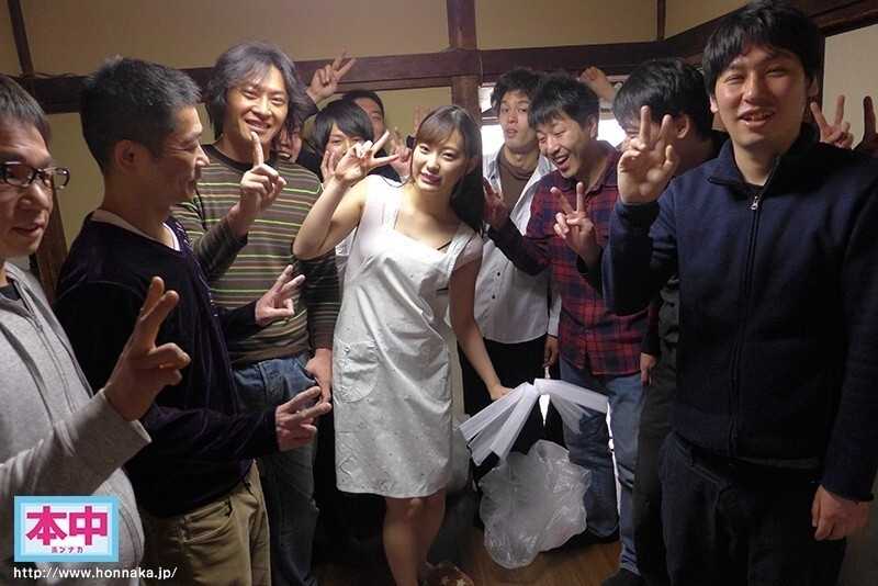 A luxurious mansion where 21 single men live with a nymphomaniac. Please become the property manager for a day and experience internal ejaculation management. - Akari Mitani[Origin]