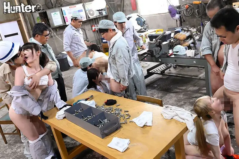 All-You-Can-Insert Fixed Rate Plan! Factory Edition - For a monthly fixed fee, you can insert into anyone you want! Whether it's female workers, office ladies, or even the president's daughter - unlimited insertions with everyone![Origin]