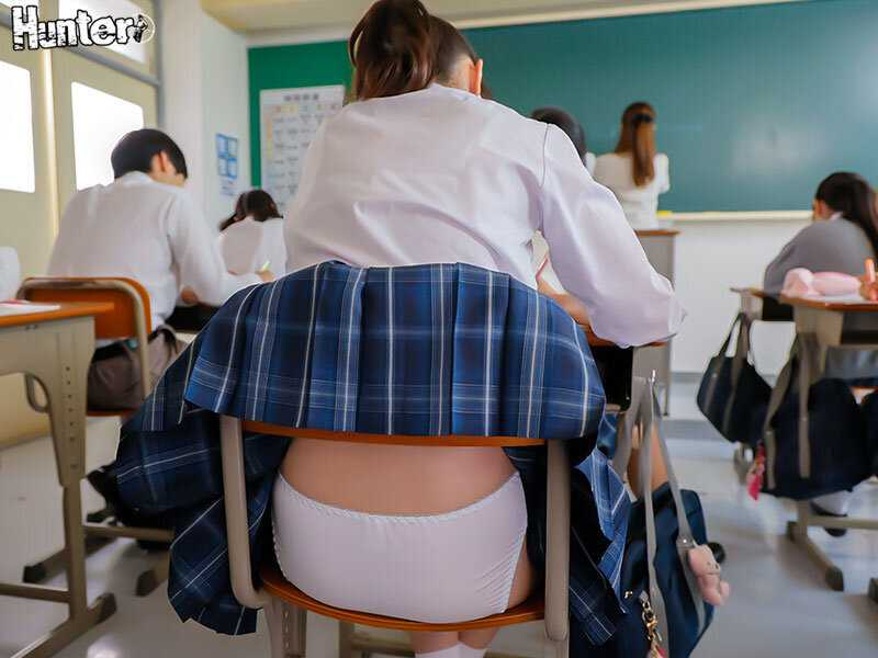 童貞モブ校生のボクだけがレベルアップな件！でラッキーハーレム乱交！突然ボクの視界に「レベル0」の文字が！女子のパンチラを見たら「レベル1」に！もしかしてエッチな経験でレベルアップ？どんどんレベルが上がっていくと…