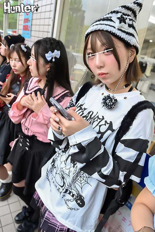 地雷系たちんぼ女子！交渉次第でNNOK！援交・割り切りする地雷系女子たちは最近公園で取り締まりが厳しくなったからとコンビニ前で立ちんぼ開始！貧困・推し活・暇つぶしと理由はそれぞれだけどお出かけついでに安心安全に活動中！？