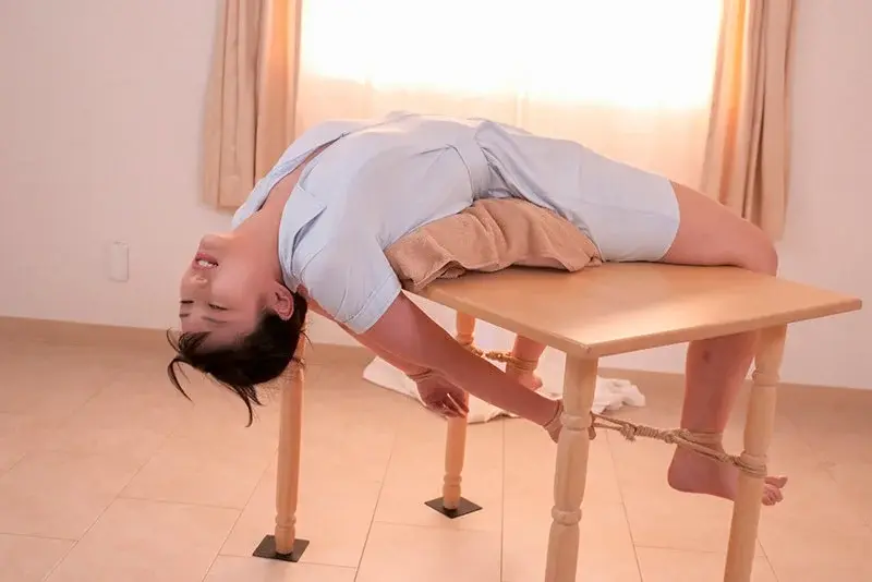 Horiuchi Mikako - Bondage Unleashed: Rope Bondage, Wax Play, and Whipping Hard Training[Origin]