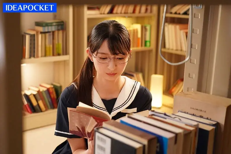 Transfer Student is a Gentle and Naughty Lady: Three Intimate Scenes with an Idol Schoolgirl in Uniform - Wakana Sakura[Origin]