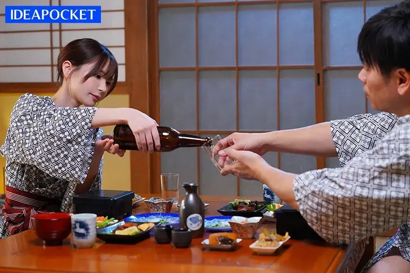 Senior is really intense at night! Woke up drunk to find a naked junior female employee next to me!? Usually cold but now acting strangely affectionate... We did it! Seems like we had sex (sweating) - Kana Momonogi[Origin]