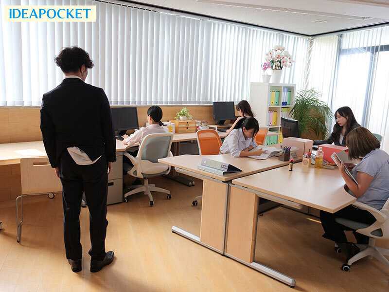 Being bullied by everyone under the female boss's command, I am ignored no matter what I do... even during insertion. Yuhina Emily, Anzu Koko