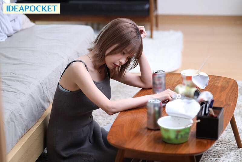 墓まで持っていく僕とかなちゃん二人だけの秘密 親友彼女の無防備すっぴん姿が可愛すぎて 衝動的に寝取ってしまった例の夜 桃乃木かな