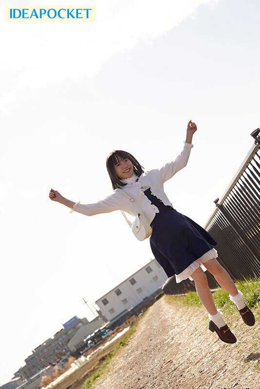 見た目は少女、中身はビッチな合法ロリ女教師は生徒をロリコンに目覚めさせてしまう 日向由奈