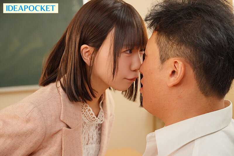 見た目は少女、中身はビッチな合法ロリ女教師は生徒をロリコンに目覚めさせてしまう 日向由奈