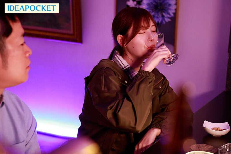 【現実であった生々しいノンフィクションストーリー】 牛丼屋で働く既婚者の私が女として見てくれる年下学生との不貞中出し性交にハマった理由 明里つむぎ