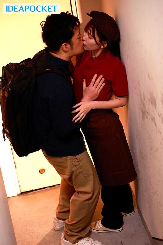 【現実であった生々しいノンフィクションストーリー】 牛丼屋で働く既婚者の私が女として見てくれる年下学生との不貞中出し性交にハマった理由 明里つむぎ