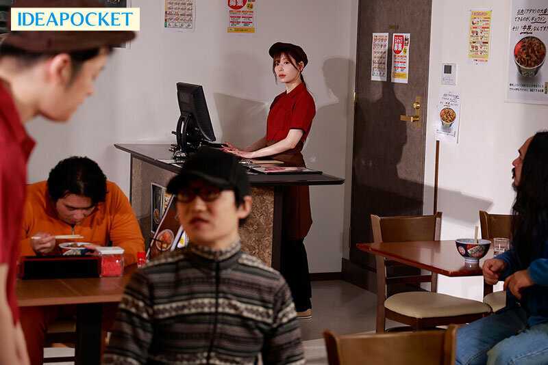 【現実であった生々しいノンフィクションストーリー】 牛丼屋で働く既婚者の私が女として見てくれる年下学生との不貞中出し性交にハマった理由 明里つむぎ