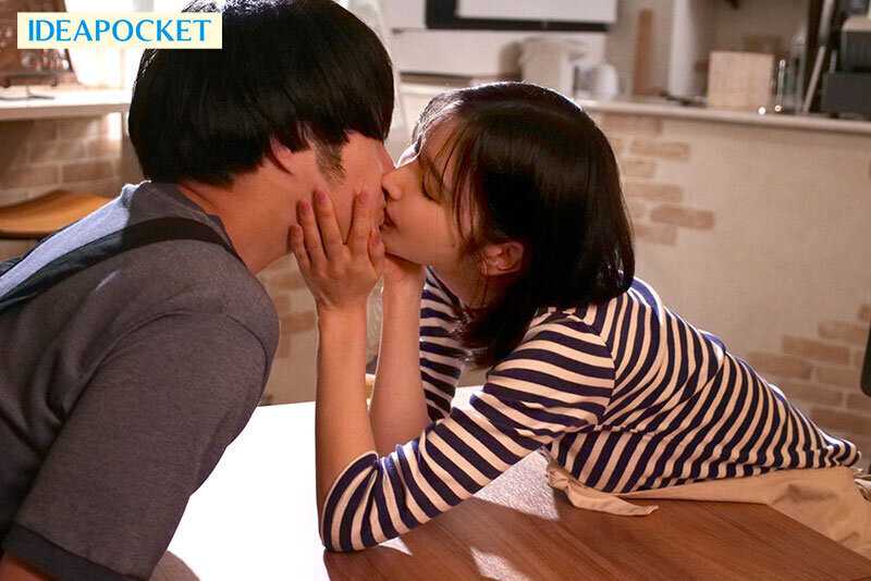 手が届かないと諦めていたバイト先の美人すぎる先輩は酔ったらキス魔で… 濃厚なベロキス誘惑と背徳浮気性交は一生忘れられない甘い蜜の味がした。 楓カレン