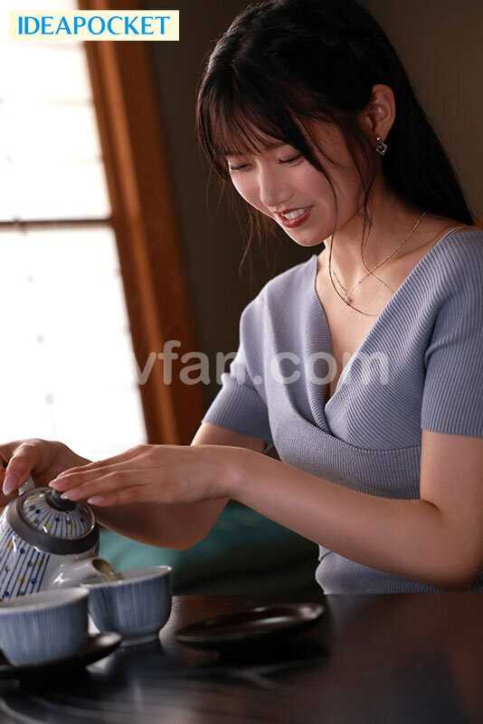 デビュー1周年記念で温泉ロケに来た愛才りあが この後1日中ぶっ通しのキメセクで人生で最もイカされるなんて知る由もない