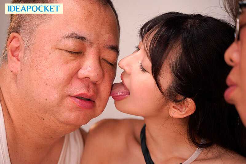 名前も顔も覚えていない遠い親戚のおじさんが 汗だくになった私の顔や手足を貪るように舐め、中出しされた10代の夏休みを私は今でも覚えています。 さくらわかな