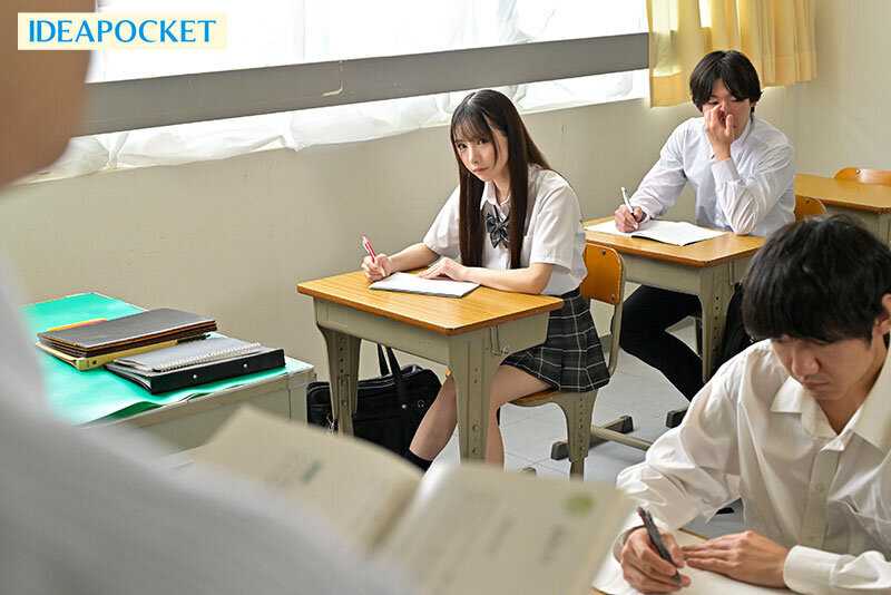 仕事終わり制服リフレを呼んだら自分の教え子が…。 お互い弱みを握った教師と生徒の背徳的でイケナイ関係 佐々木さき