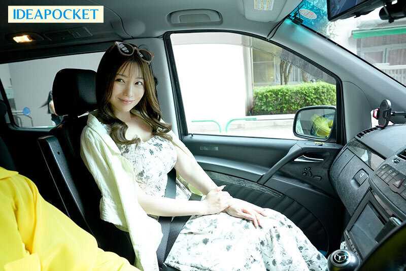 破格の報酬に目がくらみ富裕層集まるリゾートへ向かった私を待っていた欲望渦巻くキメセク乱交パーティーinナイトプール ひなの花音