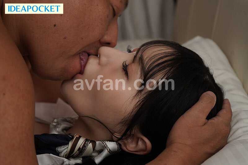 フライト後の滞在先で変態脚フェチ機長と汗だくベロキス性交に溺れる美脚パンストCA 藤咲まい