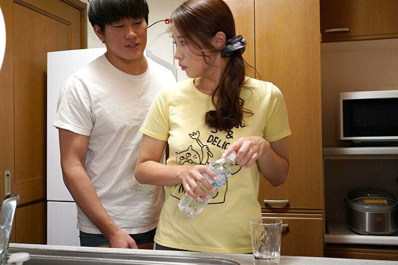 夫の同僚にねとられた妻 ジムで鍛えたむきむきマッチョな筋肉に魅せられて 通野未帆