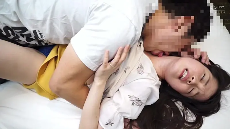 Outstanding talent! The married woman is an obedient pet in heat. Renon, Shiori, Ako[Origin]