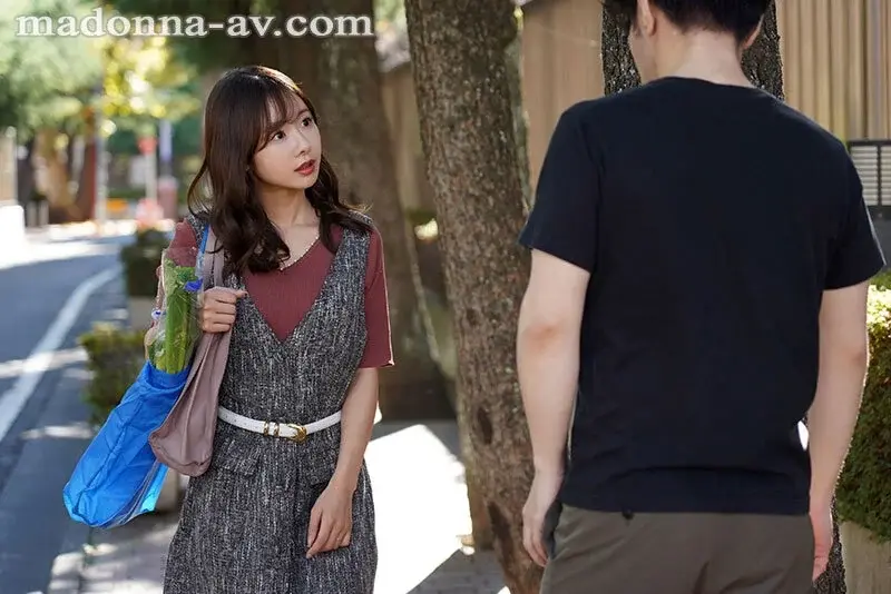 My Plain Childhood Friend Who Used to Like Me Has Evolved into a Voluptuous Married Woman with Big Breasts, So I Kept Raw Fucking Her Until My Sexual Desire Was Completely Exhausted... Rio Kuriyama[Origin]