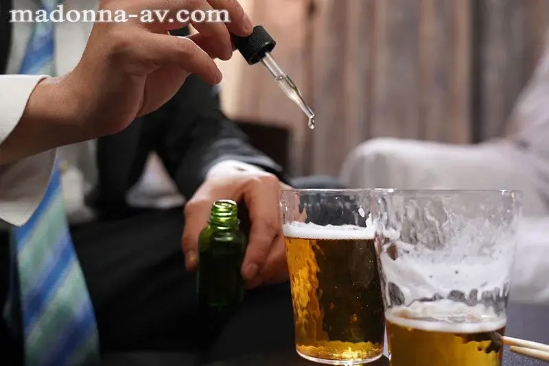 Chance reunion with a former friend with benefits... Now she's my subordinate's wife, so I used ecstasy to make her remember she's still my woman. Starring Sumire Mizukawa