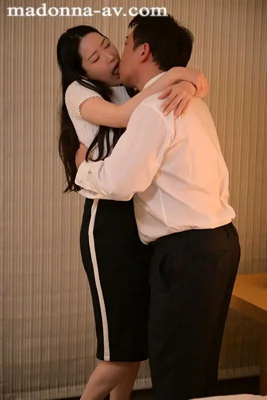 A national treasure bestowed by God - Madonna's electrifying transfer! Rio Asahi's three intense passionate encounters filled with mature allure[Origin]