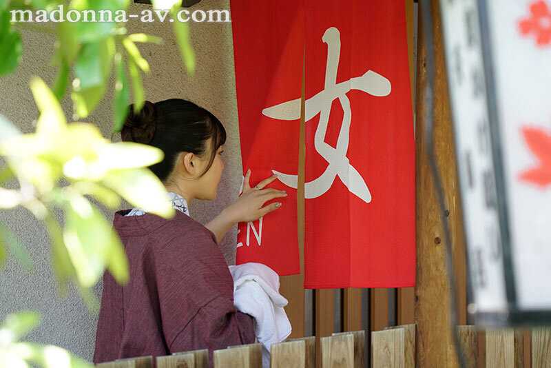 Only gave my wife a towel and let her enter the men's bath full of perverted men. Ichino Aoi