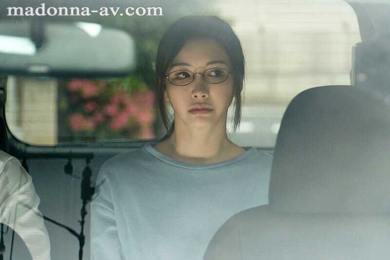 This is a story about a young man who stole underwear and was detained in a room for 3 days by a married woman for behavior correction. During the detention, he was restrained and subjected to various forms of discipline including forced extraction and hypnotic headphone conditioning.